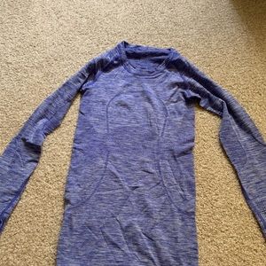 Lulu lemon long sleeve t shirt barely worn!!